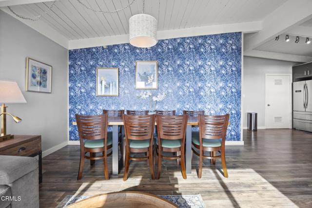 2924 Lakeshore Court, Oxnard CA: https://media.crmls.org/mediaz/c2f3887e-bd89-4b15-a045-4f3b4c8becf8.jpg