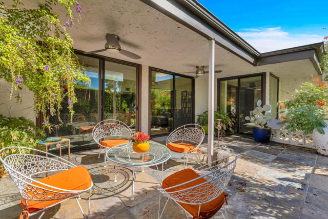 2327 Casitas Way, Palm Springs, CA 92264