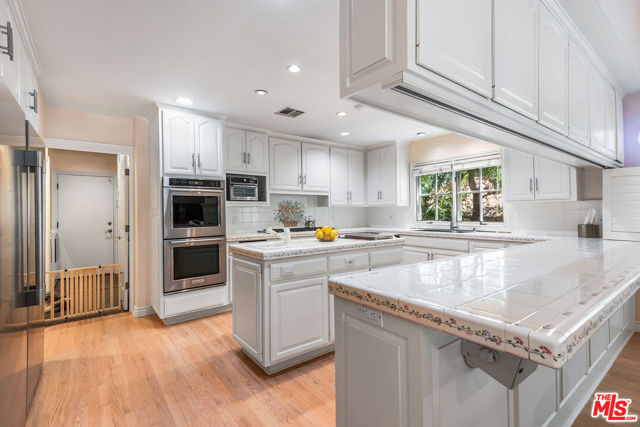 17040 Rancho Street, Encino CA: https://media.crmls.org/mediaz/c2f51f3a-3623-4b06-9fd2-195be810cb70.jpg
