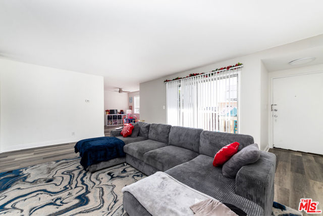 15214 S Raymond Avenue, Gardena CA: https://media.crmls.org/mediaz/c2f5340c-e84e-4856-888c-531163787bef.jpg