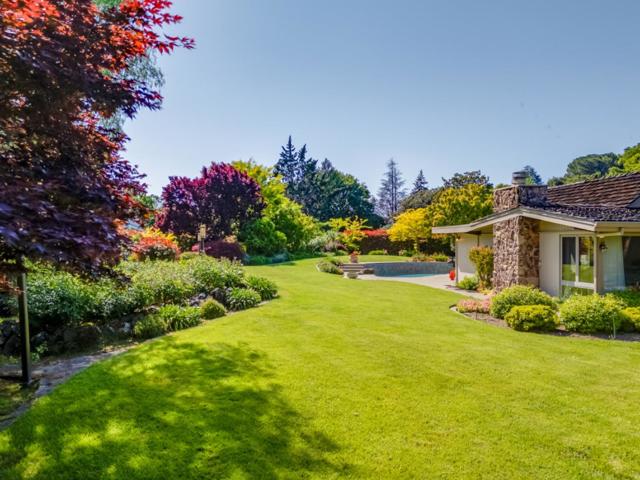 86 Belbrook Way, Atherton CA: https://media.crmls.org/mediaz/c2f5508a-f4fd-4b68-8da2-407e4b384e1d.jpg