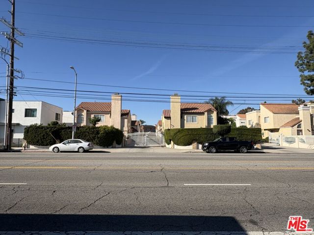 14411 Nordhoff Street, Panorama City CA: https://media.crmls.org/mediaz/c2f5ce8c-8e9f-4e70-9c2c-d67cf8f661c7.jpg