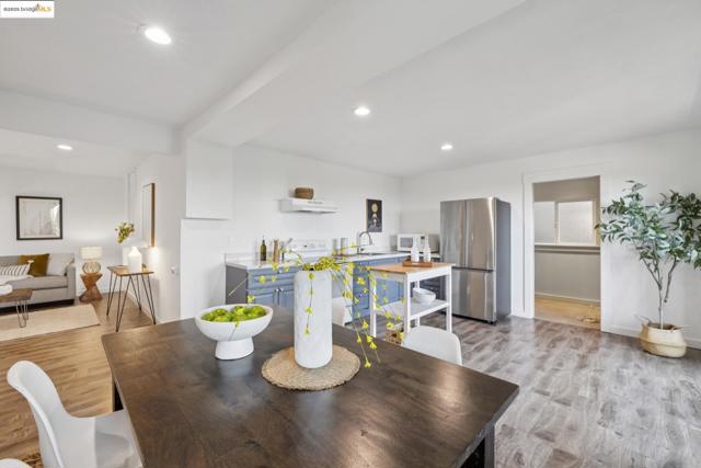 5920 Ascot Dr, Oakland CA: https://media.crmls.org/mediaz/c2f67c2c-a865-4c5f-9c80-9cd0a9e1b261.jpg