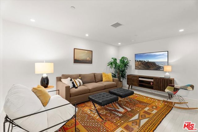 7917 Willoughby Avenue, Los Angeles CA: https://media.crmls.org/mediaz/c2f70527-2c9a-43f8-a446-c51dc9a4c553.jpg