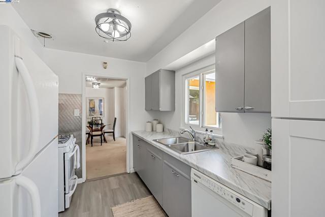 23192 Santa Clara Street, Hayward CA: https://media.crmls.org/mediaz/c2f816d0-0daa-46e9-9977-2a351a38f6b7.jpg