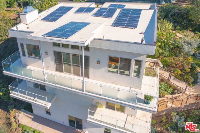 5787 Calpine Drive, Malibu CA: https://media.crmls.org/mediaz/c2f9b404-338f-4b6d-b759-21d671a3bcd2.jpg