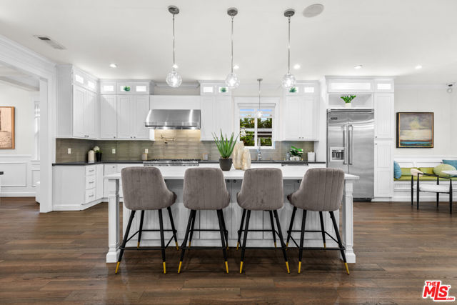 4616 Ventura Canyon Avenue, Sherman Oaks CA: https://media.crmls.org/mediaz/c2fa1185-2a79-4f39-9619-a2b6ac8465f7.jpg