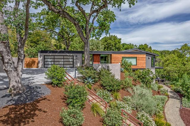 26896 Alejandro Drive, Los Altos Hills CA: https://media.crmls.org/mediaz/c2fa5568-6877-4a9c-95fc-925b2c429e26.jpg