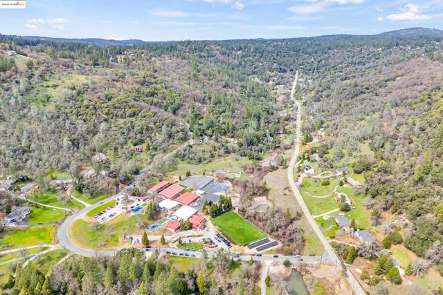 16806 Brewer Rd, Grass Valley CA: https://media.crmls.org/mediaz/c2fa9c0e-6b53-4236-8d83-45a252ecf3c7.jpg