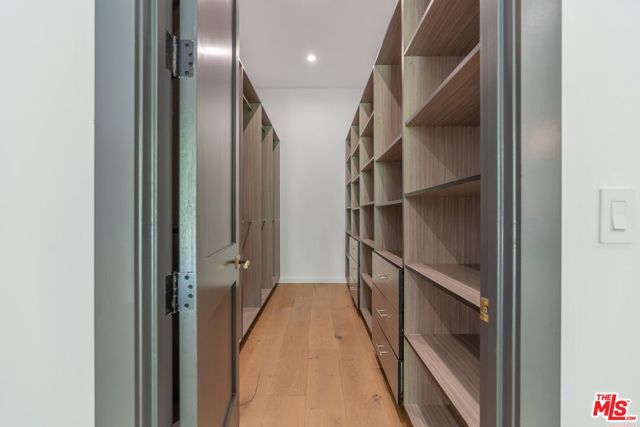 5522 Buffalo Avenue, Sherman Oaks CA: https://media.crmls.org/mediaz/c2faa628-fb62-4518-8ae1-00ff6e5ab043.jpg