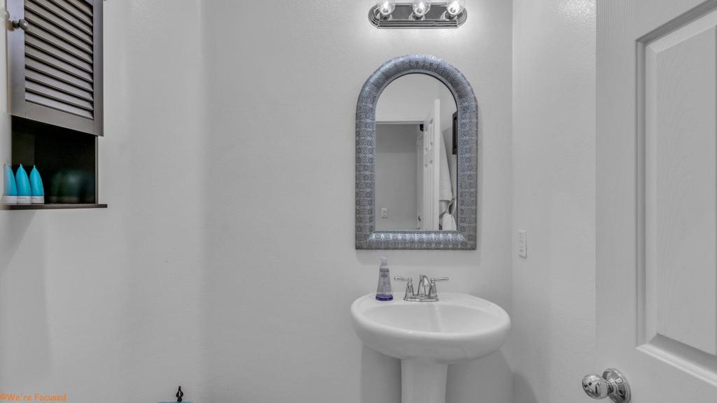 https://media.crmls.org/mediaz/c2fab5c4-3e8d-48fa-8de1-fb1623785ab0.jpg?preset=X-Large