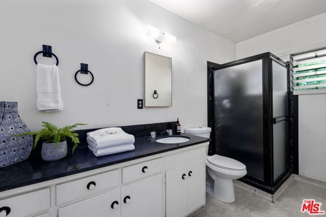 515 Warner Avenue, Los Angeles CA: https://media.crmls.org/mediaz/c2fabf79-cc84-4c75-b596-1773049dbce0.jpg