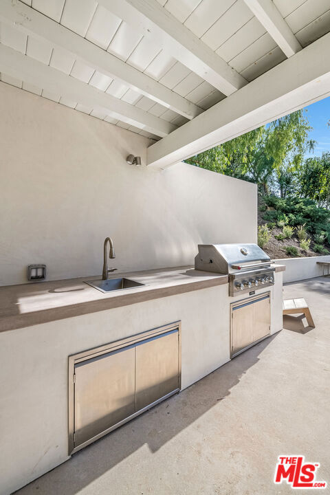 25010 Jim Bridger Road, Hidden Hills CA: https://media.crmls.org/mediaz/c2fb12c5-7bbf-49f7-86e7-05352b8dfcef.jpg