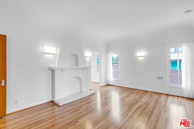 1557 S Genesee Avenue, Los Angeles CA: https://media.crmls.org/mediaz/c2fb289a-7729-4fe4-a371-a7b4ad413383.jpg