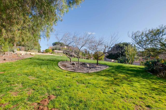 2610 Sunset Hills, Escondido CA: https://media.crmls.org/mediaz/c2fb2d87-1ce0-475a-bc1d-842d983e1733.jpg