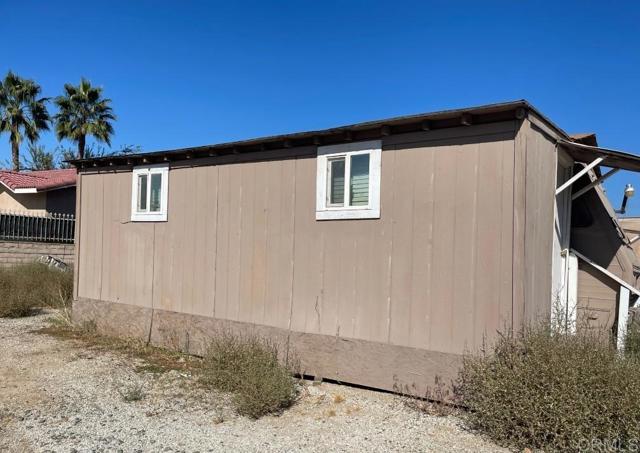 Detail Gallery Image 4 of 11 For 21626 Mary St, Perris,  CA 92570 - 2 Beds | 2 Baths