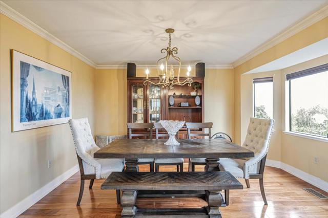 4 Harris Hill Drive, Novato CA: https://media.crmls.org/mediaz/c2fbdb2e-23a6-4b9d-b1fd-401eeb2bbf52.jpg