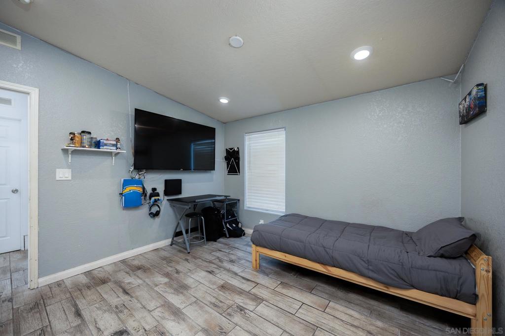 MLS #250038022SD image #20