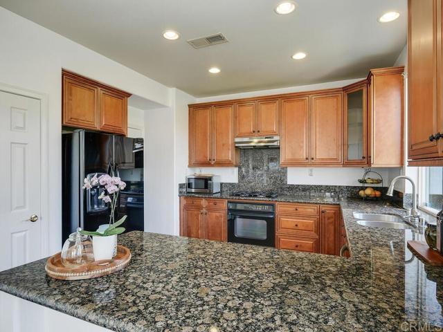 Detail Gallery Image 12 of 35 For 11615 Trailbrook Ln, San Diego,  CA 92128 - 3 Beds | 2/1 Baths