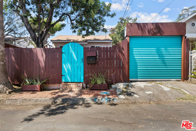 6841 Haywood Street, Tujunga CA: https://media.crmls.org/mediaz/c2fc4b9e-d84a-4ad7-879d-2b57ae5d10fd.jpg