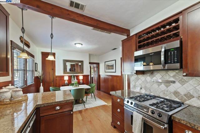 905 S Livermore Ave, Livermore CA: https://media.crmls.org/mediaz/c2fc8f22-51ae-4a88-a5d9-11be3067948a.jpg