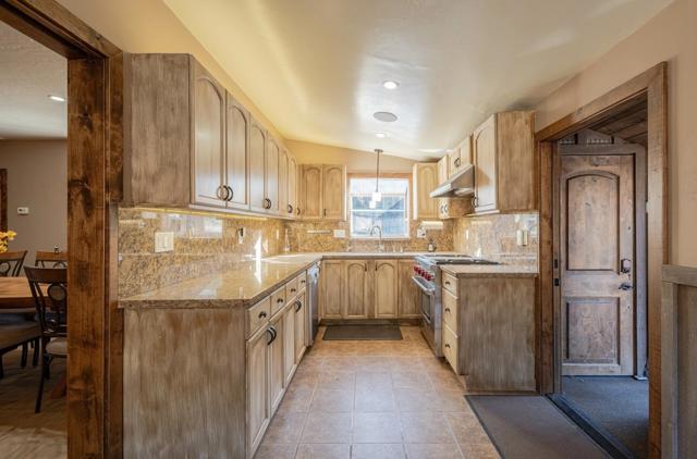 33120 River Road, Gonzales CA: https://media.crmls.org/mediaz/c2fc9712-8cea-42fe-ae8c-7826c82d6419.jpg