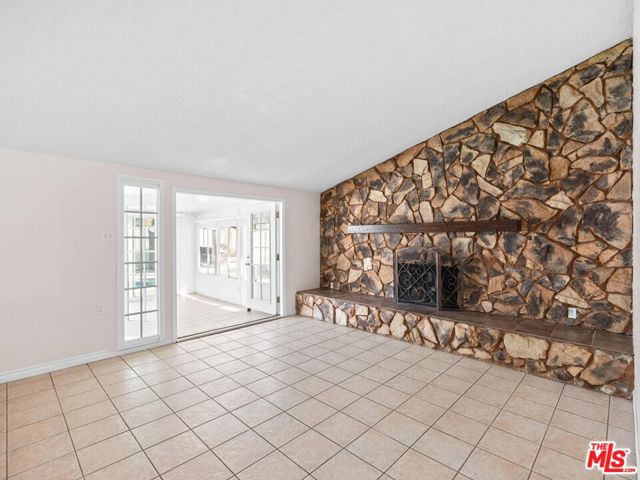 18717 Kimbrough Street, Canyon Country CA: https://media.crmls.org/mediaz/c2fce296-5a9c-4582-a0e4-a91565875d6f.jpg