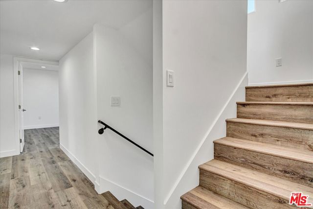 2419 S Cochran Avenue, Los Angeles CA: https://media.crmls.org/mediaz/c2fcf432-5d2b-4716-8a4e-d988aa495eda.jpg