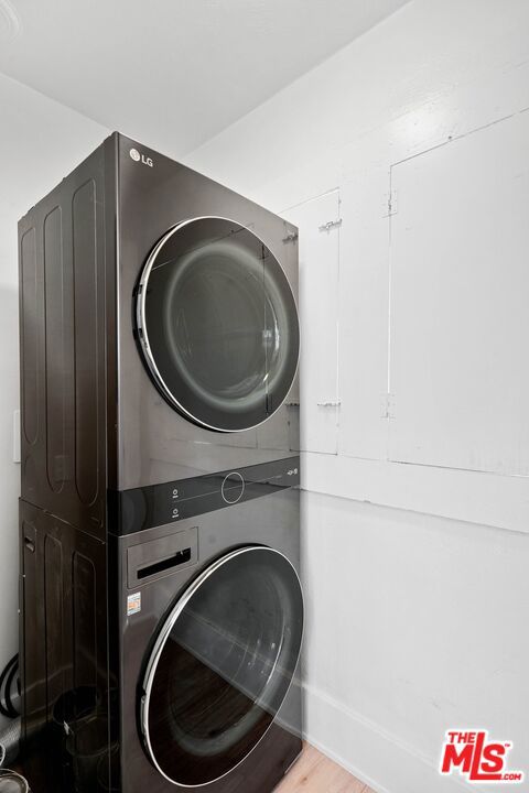 522 - 532 Idaho Avenue, Santa Monica CA: https://media.crmls.org/mediaz/c2fd21b4-ad60-4994-9421-0c19e7ebebf3.jpg