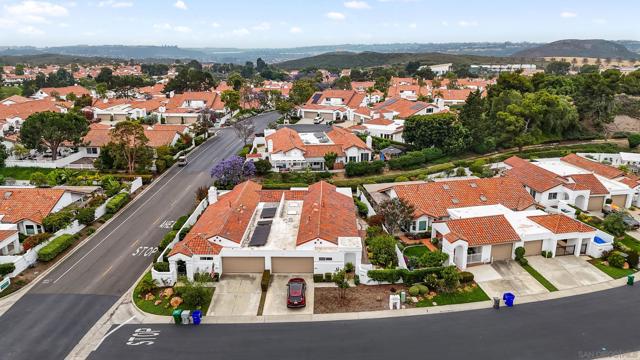4695 Adra Way, Oceanside CA: https://media.crmls.org/mediaz/c2fd3b8f-76f0-4563-bc98-b7fe41a2c216.jpg