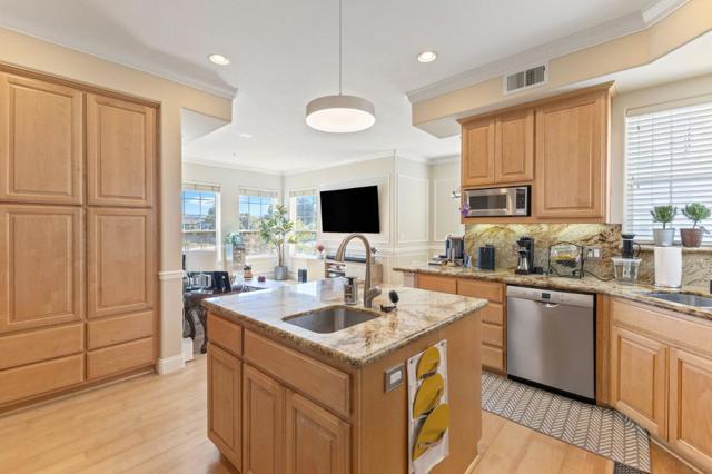 740 Promontory Point, Foster City CA: https://media.crmls.org/mediaz/c2fd6f40-9c8a-4449-92f4-35714335b76b.jpg