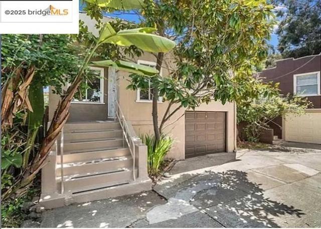 2430 27th Ave Unit D, Oakland CA: https://media.crmls.org/mediaz/c2fd7225-8d67-48d0-a0f7-3395dedda68c.jpg