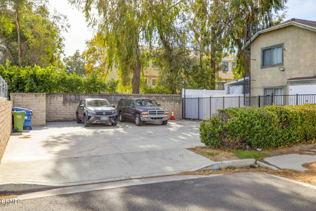 Detail Gallery Image 46 of 46 For 7046 De Celis Pl #2,  Van Nuys,  CA 91406 - 2 Beds | 3 Baths