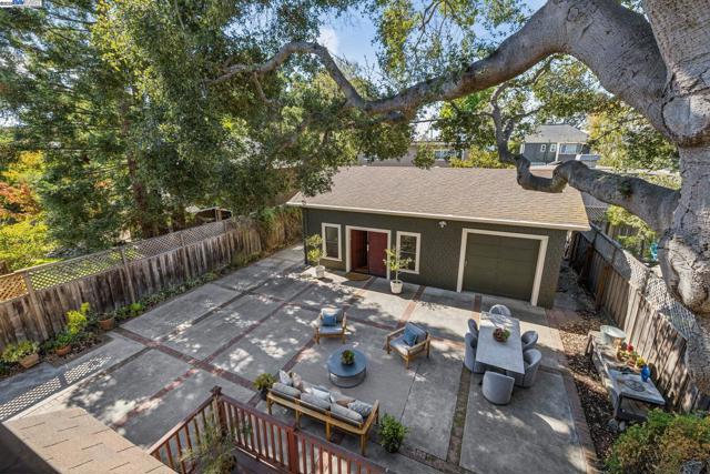 1335 Grove St, Alameda CA: https://media.crmls.org/mediaz/c2fd9ca1-4047-4957-9e12-fb0e5a8a4600.jpg