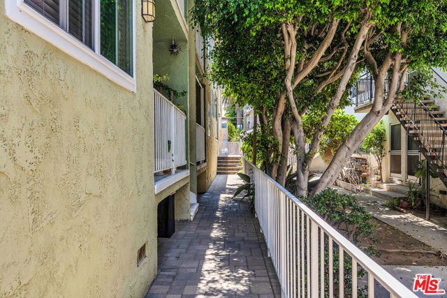 428 Hill Street, Santa Monica CA: https://media.crmls.org/mediaz/c2fe5a3b-2b01-4084-966b-30e508c79913.jpg
