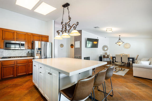 47845 Via Firenze, La Quinta CA: https://media.crmls.org/mediaz/c2fe66c0-71ce-4185-923e-65b522507c35.jpg