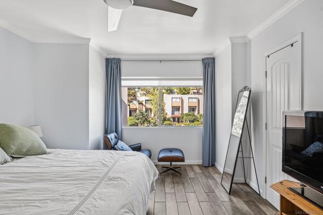 5700 Baltimore Dr, La Mesa CA: https://media.crmls.org/mediaz/c2feb075-dddc-4886-a057-360aac3ea4fb.jpg