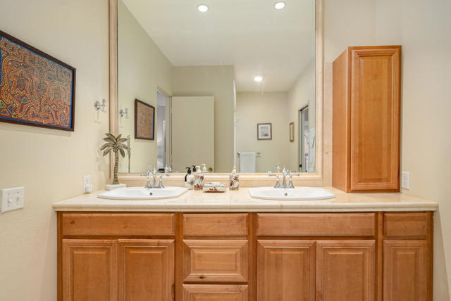 Image 19 of 50 For 527 Desert Lakes Drive
