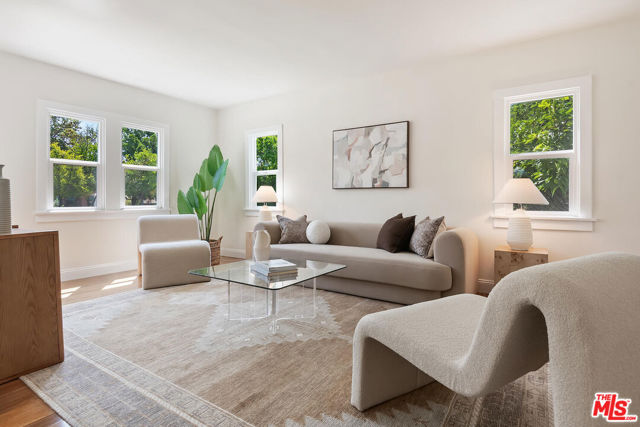913 N Clybourn Avenue, Burbank CA: https://media.crmls.org/mediaz/c2ff9e6d-07c8-4ad7-8a5a-779da57aceae.jpg