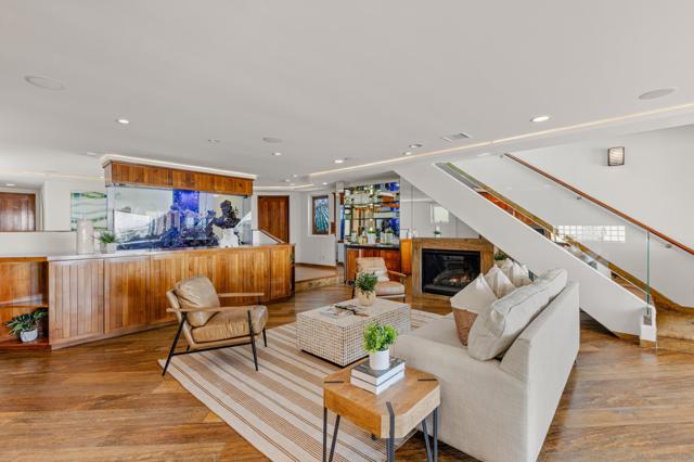 Image 29 of 52 For 2617 Ocean Front Walk