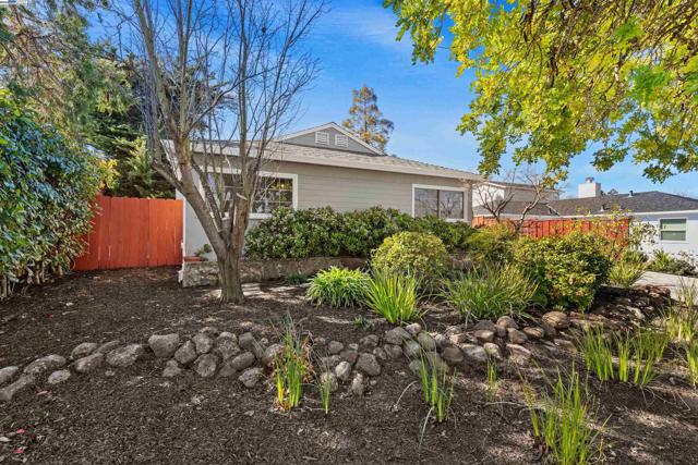 1692 Maryland St, Redwood City CA: https://media.crmls.org/mediaz/c3012207-b916-47f5-9c9b-d72e22f76572.jpg