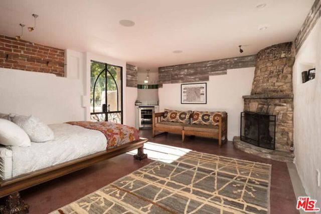 Lower-level Suite