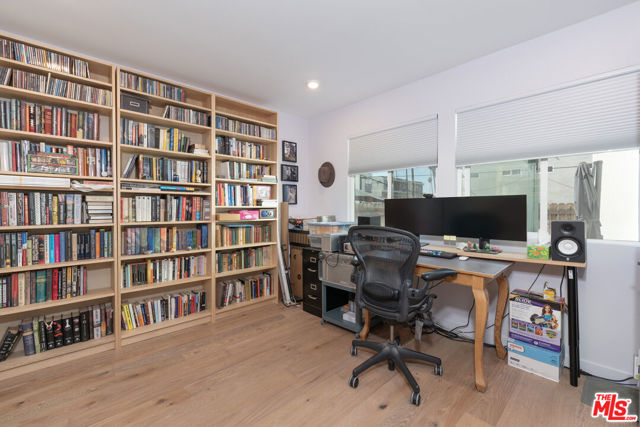 1005 N Alexandria Avenue, Los Angeles CA: https://media.crmls.org/mediaz/c30225c0-6ae2-4627-b8b3-cfe854b00e64.jpg