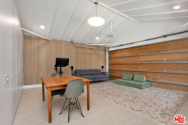 1741 Golf Club Drive, Glendale CA: https://media.crmls.org/mediaz/c3026bef-f59a-47f0-aded-16d3fd9c5a74.jpg