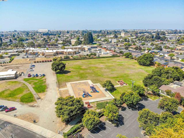 1280 Stanhope Ln, Hayward CA: https://media.crmls.org/mediaz/c3029ace-a048-485d-bc92-a936a2b7a829.jpg