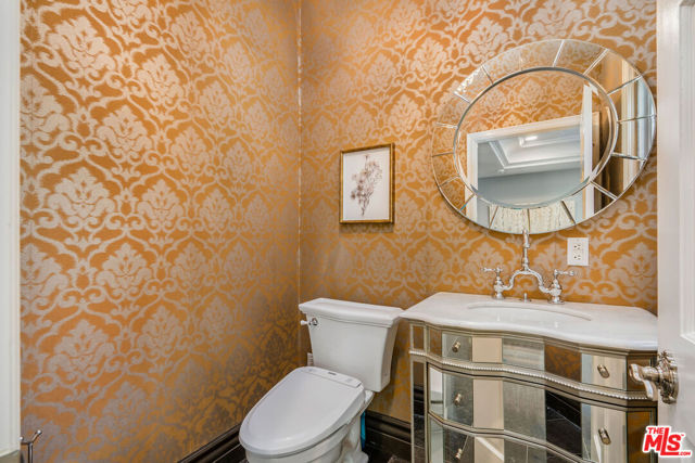 204 Bell Canyon Road, Bell Canyon CA: https://media.crmls.org/mediaz/c302c7b0-c8c6-4403-b696-5d2ed902bb19.jpg