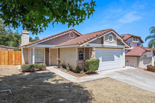 Detail Gallery Image 2 of 29 For 2035 Badger Gln, Escondido,  CA 92029 - 3 Beds | 2 Baths