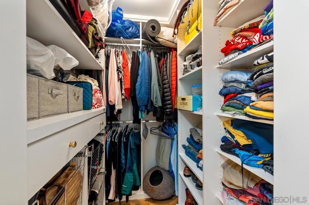 https://media.crmls.org/mediaz/c303558a-3b67-45f7-a8bd-0536b8238688.jpg?preset=X-Large