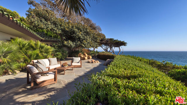 7221 Birdview Avenue, Malibu CA: https://media.crmls.org/mediaz/c3039e9c-b653-4618-8bee-c2c91a85a5d7.jpg