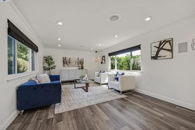 141 Peony Ct, Fremont CA: https://media.crmls.org/mediaz/c303e923-15a9-4bf2-a259-2d37fbac9e6c.jpg